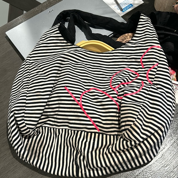 Roxy travel - Picture 1 of 1